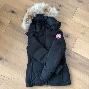 Canada Goose Chelsea Parka 3804L Black Fur Trim Hood – Size M – Excellent